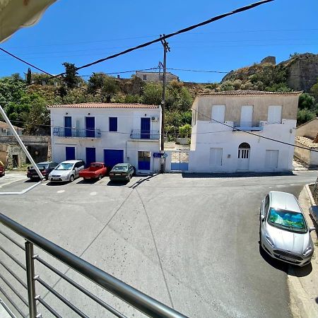 Blu Blu Apartment With Castle View Koroni  Exterior photo