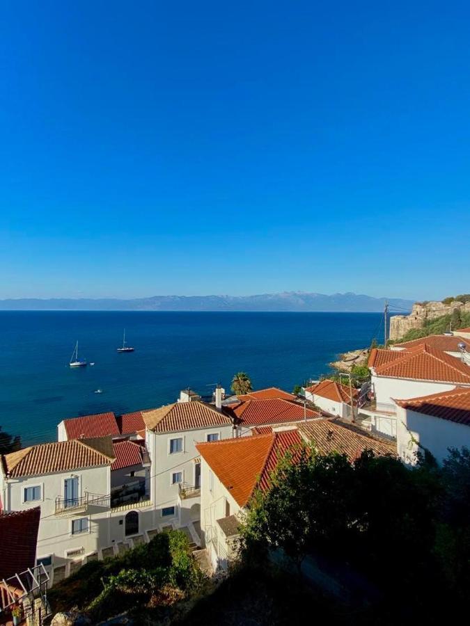 Blu Blu Apartment With Castle View Koroni  Exterior photo