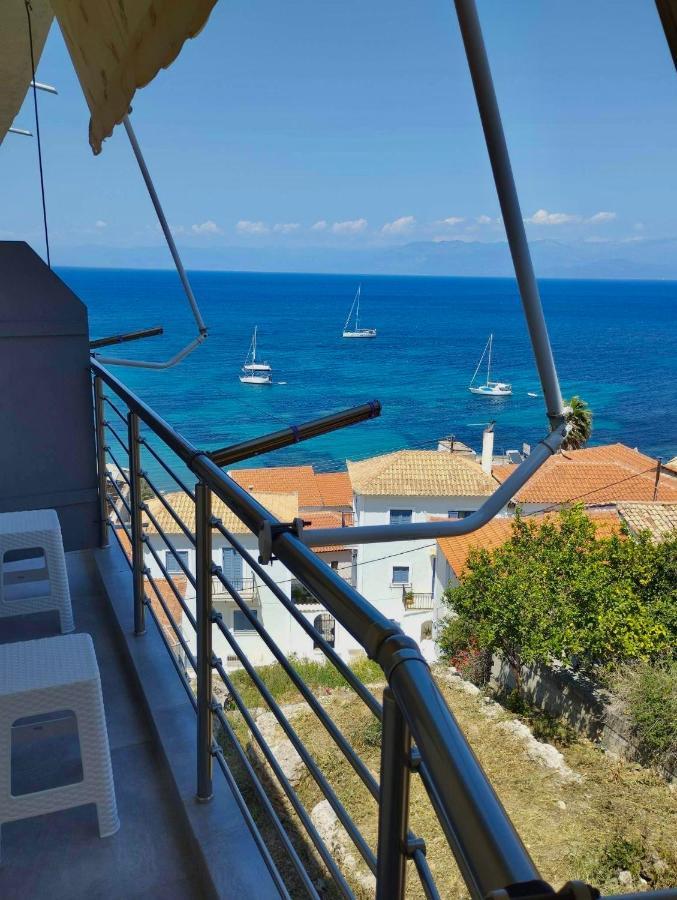 Blu Blu Apartment With Castle View Koroni  Exterior photo
